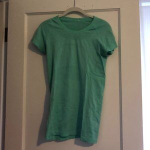 Lululemon short sleeve shirt